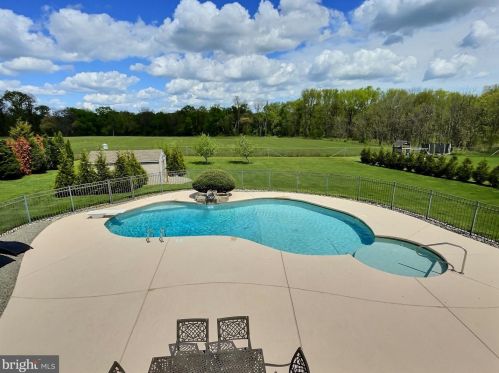 44 Waverly Dr, Columbus, NJ 08022-1350