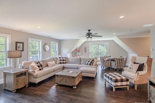 5 Clydesdale Ct, Upper Stepney CT  06468-1368 exterior