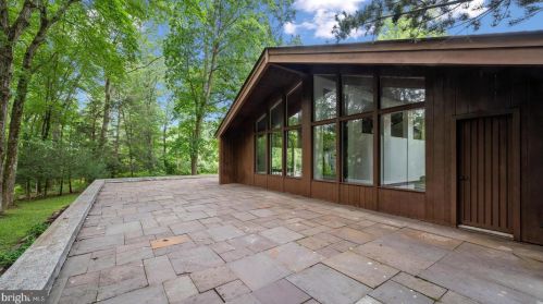 69 Bayberry Rd, Princeton NJ  08540-7418 exterior