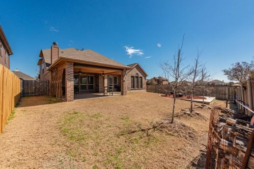 10061 Red Blf Ln, Fort Worth TX  76177-7353 exterior