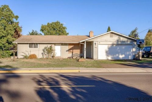 445 12 St, Lebanon OR  97355-1204 exterior