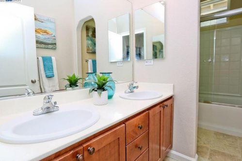 3906 Hidden Grove Ln, Concord CA  94519-1161 exterior