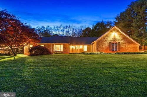 902 Hobart Rd, Hanover, PA 17331-9690