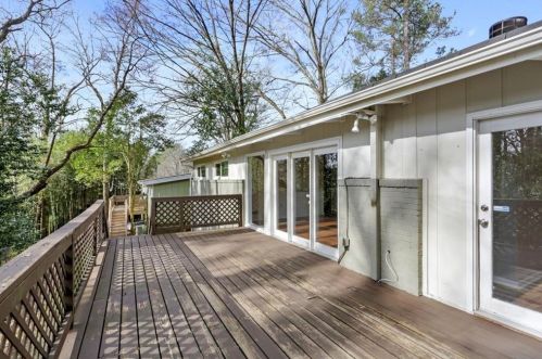 2132 Drew Valley Rd, Atlanta GA  30319-3918 exterior