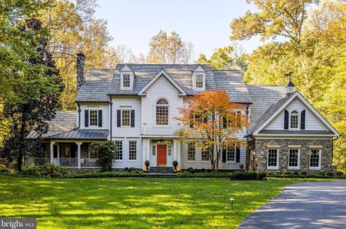 9901 Windy Hollow Rd, Great Falls, VA 22066-3550