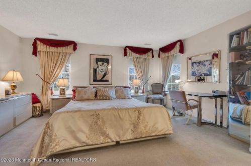 178 Old Orch Ln, Tinton Falls NJ 07712-2570 exterior