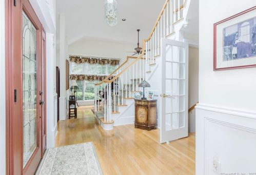 22 Hawley Ln, Upper Stepney, CT 06468-1249