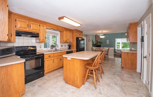 21 Pheasant Ln, Hampstead, NH 03841-2387