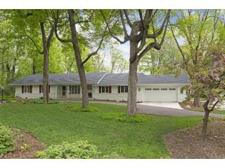 2600 Black Oaks Ln, Minneapolis MN  55447-1822 exterior