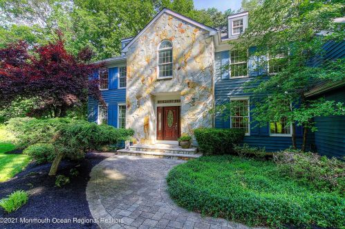 3 Forest Park Ct, Holmdel Village, NJ 07733-2000