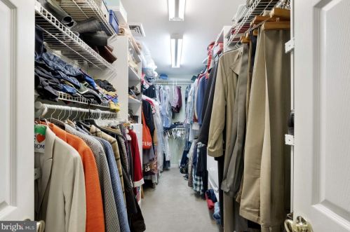 921 Warwick Rd, Tavistock NJ 08033-3928 exterior