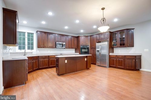 16472 Hayes Ln, Woodbridge, VA 22191-4541