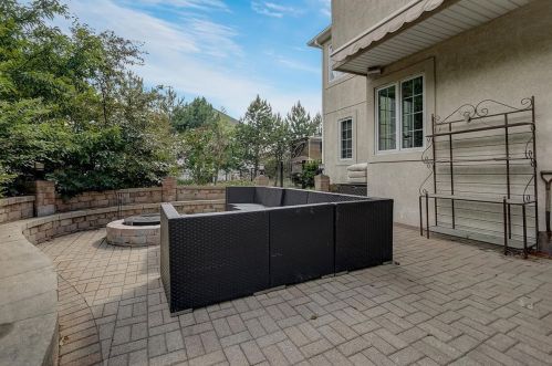 6919 Fieldstone Dr, Willowbrook IL  60527-5295 exterior