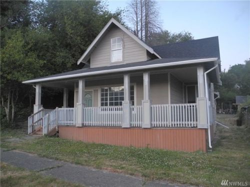 1143 Water St, Raymond, WA 98577-1326