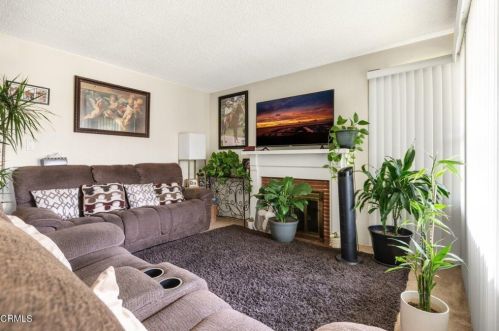 641 Douglas Ave, Oxnard, CA 93030-4613
