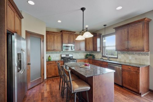 2885 Knollridge Dr, Prior Lake, MN 55372-1989