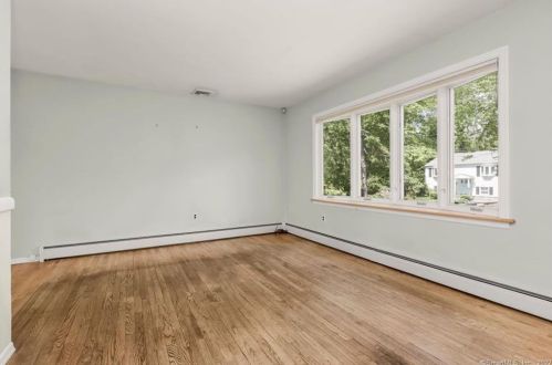 11 Donna Dr, Norwalk, CT 06854-1303