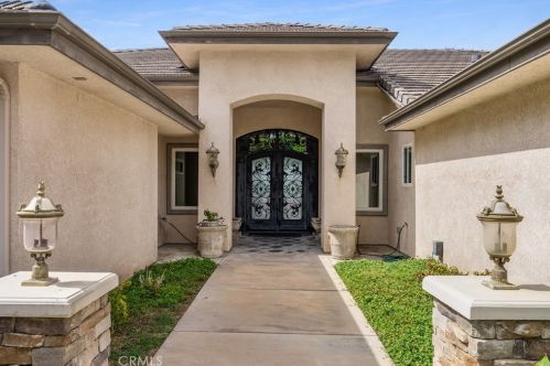 1131 Via Pardal, Riverside, CA 92506-3610