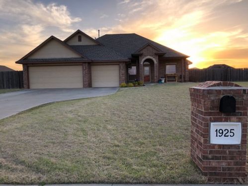 1925 Silver Crossings Cir, Piedmont, OK 73078-4204