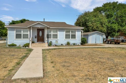 214 Saunders St, Seguin, TX 78155-5434