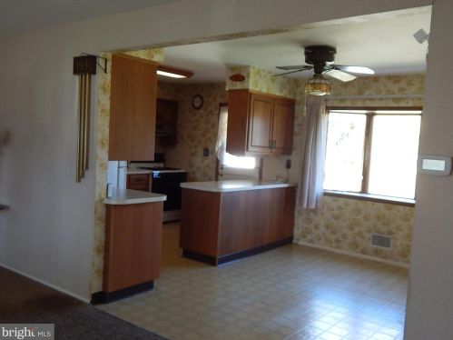 4 Stoneham Rd, Trenton NJ 08638-2745 exterior