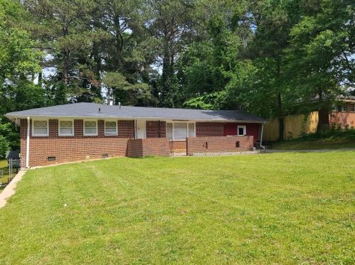 590 Kenridge Cir, Stone Mountain GA  30083-4229 exterior