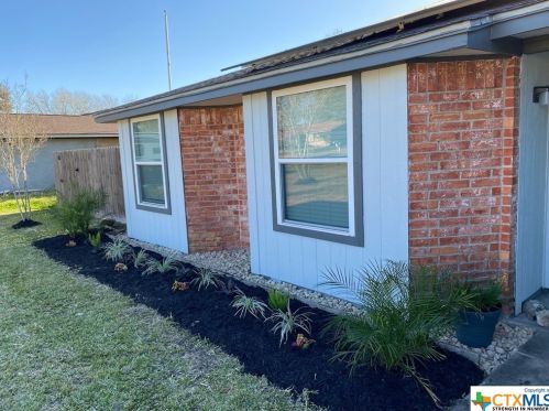 417 Quail Creek Dr, Victoria, TX 77905-0529