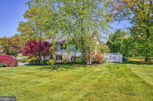 81 Moongale Dr, Carlisle, PA 17013-2116