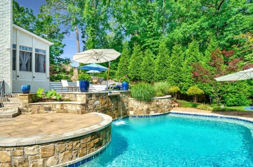 5380 High Point Mnr, Atlanta GA  30342-2000 exterior
