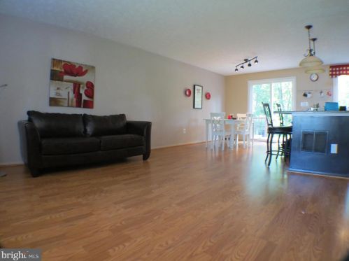 12811 Gatepost Ct, Herndon VA  20171-2243 exterior