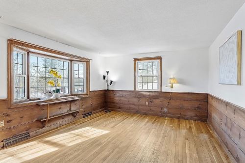 10 Shelton St, Nashua, NH 03062-2042