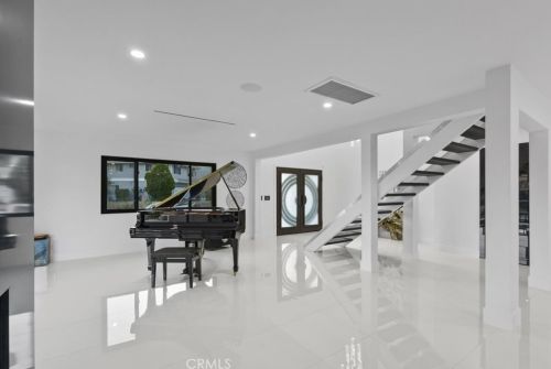 2434 Delisle Ct, Glendale CA  91208-2210 exterior
