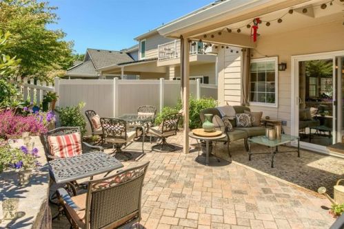 288 Meadow Dr, Ashland, OR 97520-3765