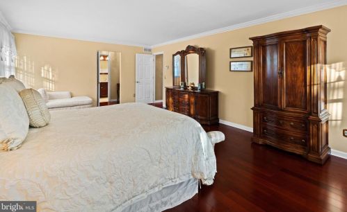 16 Ronit Dr, Trenton NJ 08628-2225 exterior