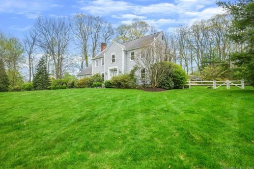 674 Middle Road Tpke, Woodbury, CT 06798-2410