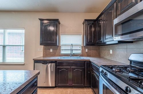 6673 Friendsway Dr, Fort Worth TX  76137-7541 exterior