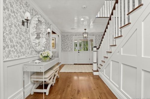 141 Norwalk Rd, Norwalk CT  06850-4406 exterior