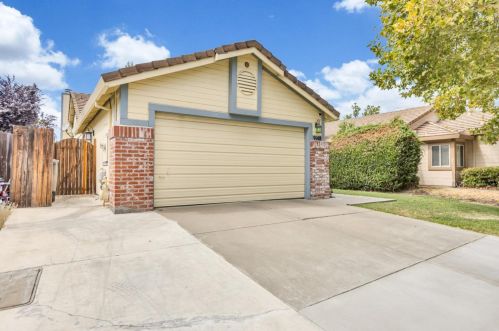 9148 Laguna Center Cir, Elk Grove, CA 95758-7309