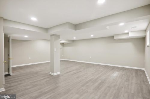 1221 Pinecrest Cir, Silver Spring MD 20910-1626 exterior