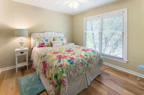 312 Hollyfax Cir, Atlanta GA  30328-5702 exterior
