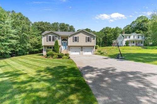 12 Potter Ct, Coventry, RI 02816-7838