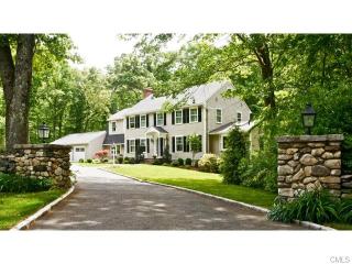 820 Gilbert Hwy, Fairfield, CT 06824-1645