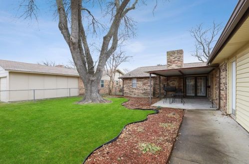 1413 Kingsbridge Dr, Garland TX 75040-3512 exterior