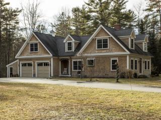 55 Dune Dr, Freeport, ME 04032-6304