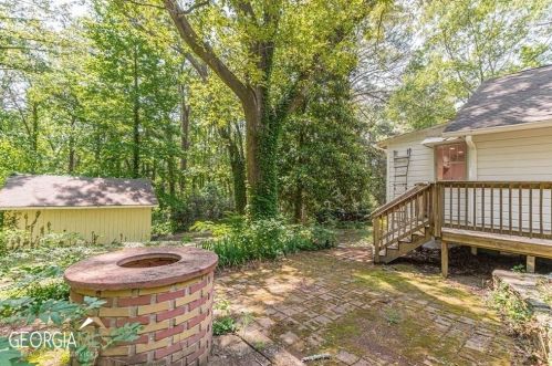 3314 Harris Dr, Atlanta GA  30337-1005 exterior
