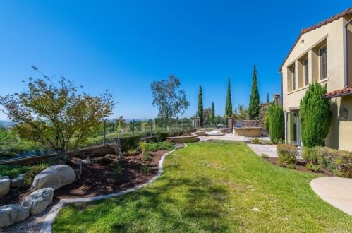 37 Blue Smt, Irvine CA  92603-0168 exterior