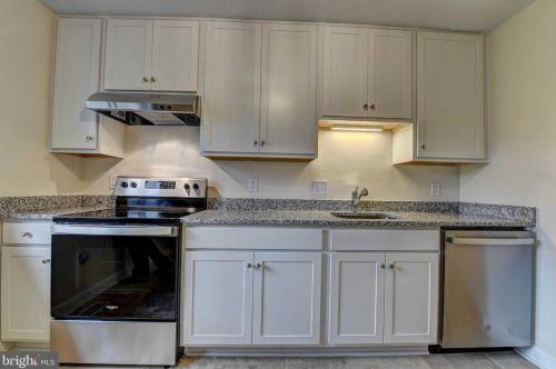 7021 Leewood Forest Dr, Springfield VA  22151-3923 exterior