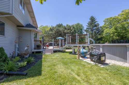 1223 Foxpointe Dr, Sycamore IL  60178-3219 exterior