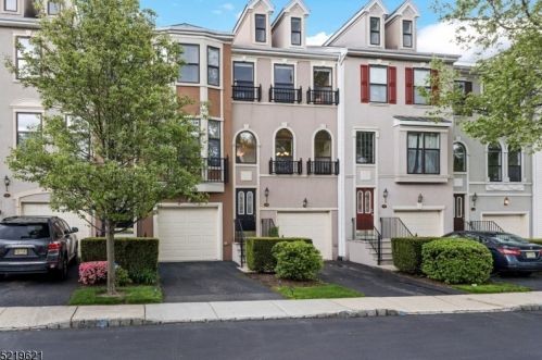 309 Winthrop Dr, Nutley, NJ 07110-3902
