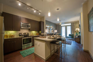 502 Post Oak Ln, Houston TX  77056-1448 exterior